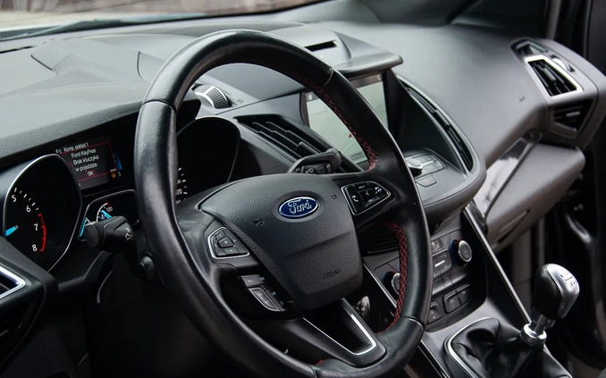Ford Kuga cena 68900 przebieg: 102000, rok produkcji 2017 z Sochaczew małe 781